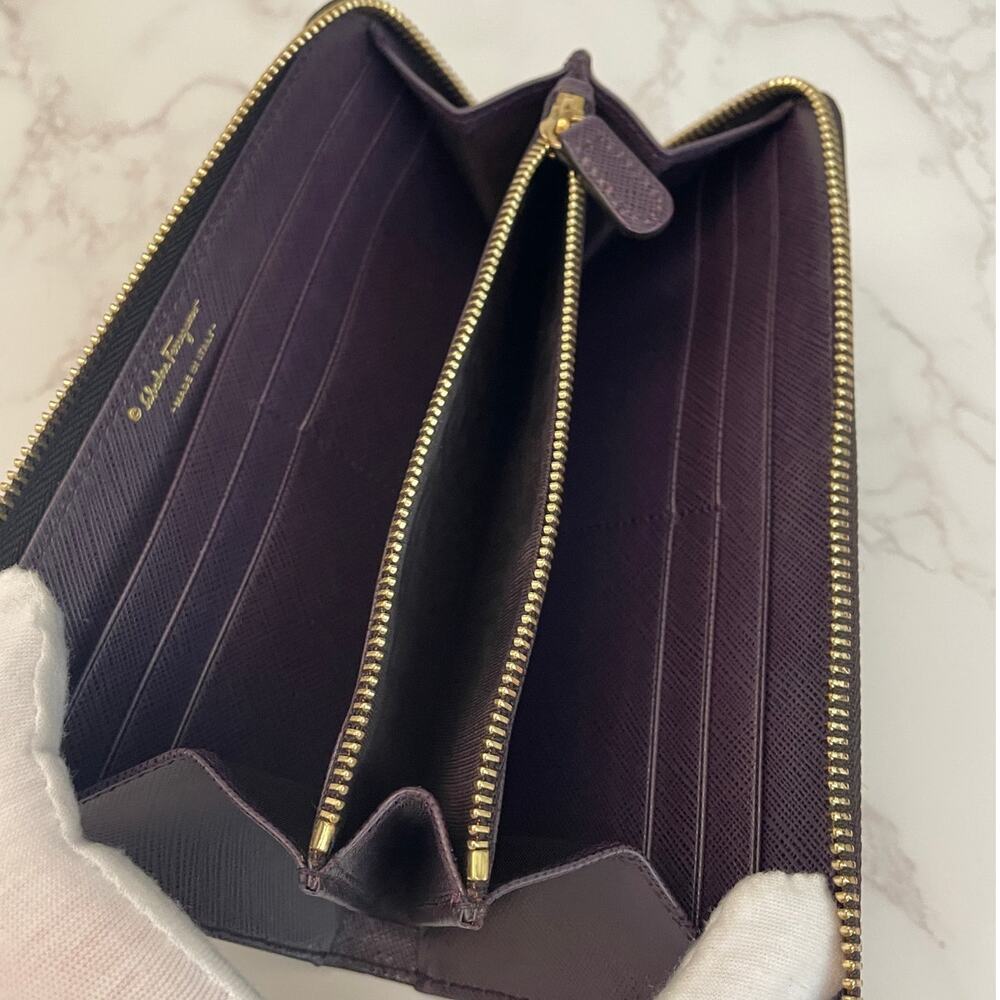 SALVATORE FERRAGAMO Gancini Zippered Leather Wallet Purple/Plum EUC - Picture 9 of 9